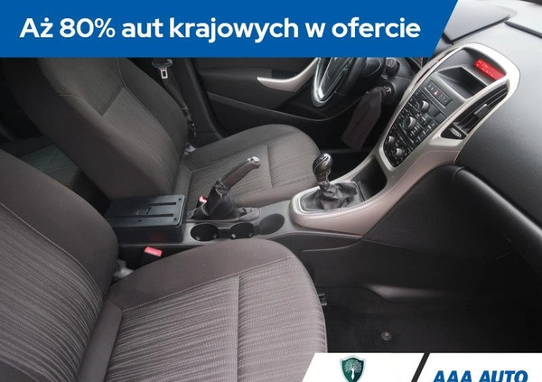 Opel Astra cena 25000 przebieg: 218616, rok produkcji 2011 z Resko małe 154